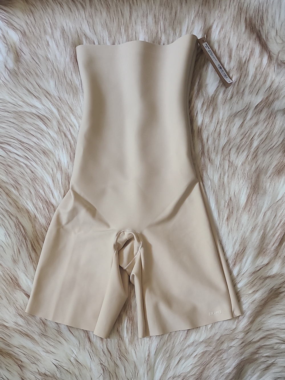 NWT Skims Body Core Sculpt  High Waisted Mid-Thigh Short Size S Sand